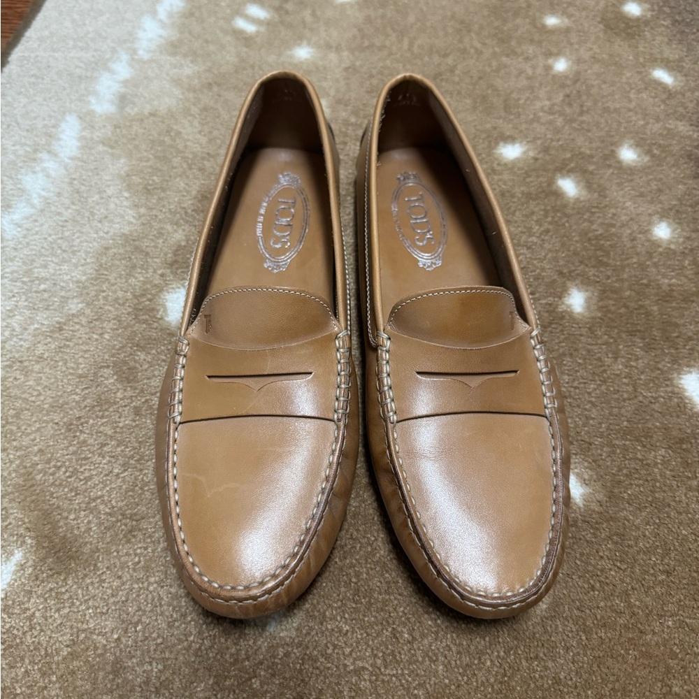 NWOB Tod’s Medium Beige Leather Driver Penny Loafer size 11.5 (41.5)